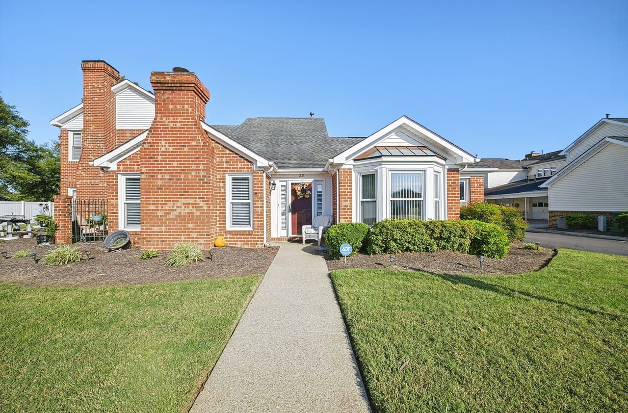 22 Williamsburg Dr